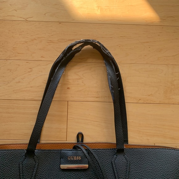 Guess handbag - Picture 2 of 3